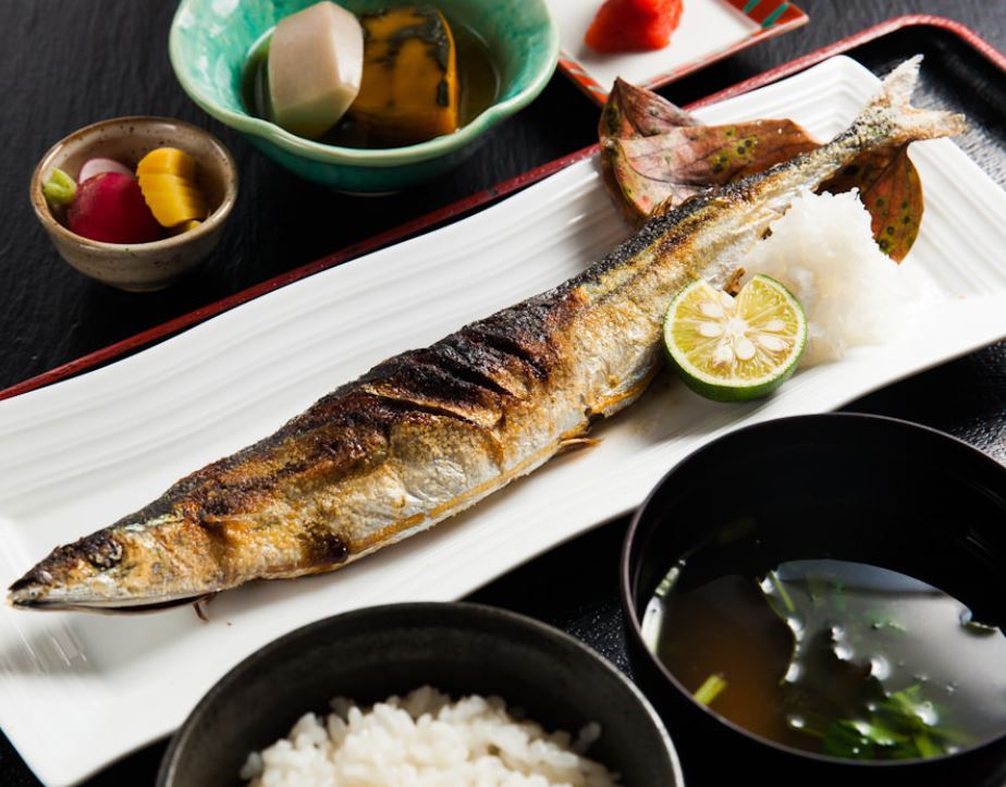 婚活に勝利するには魚が決め手？！正しい食べ方をおさらいしよう！