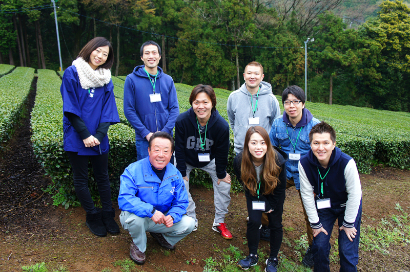 お茶ってどうやって作るの…？いざ、茶園へ！～ざうおクルーの“やってみました”～