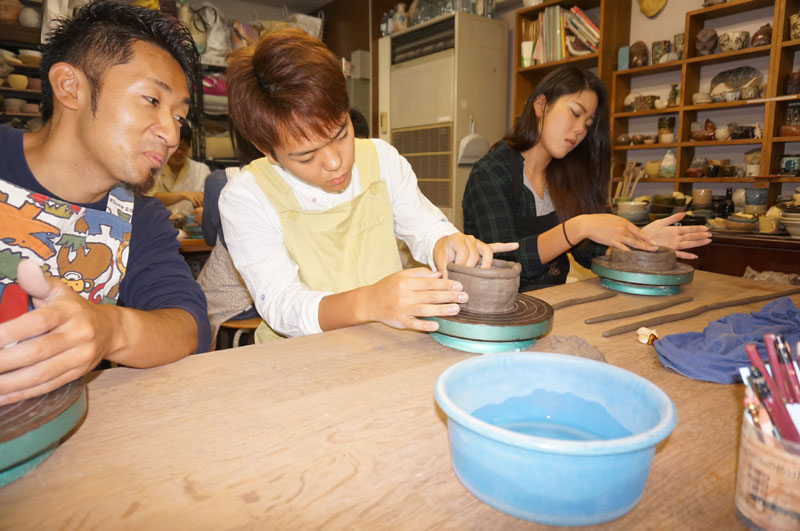 料理に欠かせない器を、自分たちの手で！～陶芸体験～