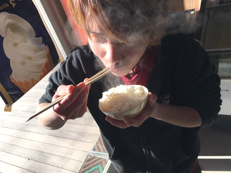 自分たちで田植え・稲刈りしたお米を炊いて食べよう！