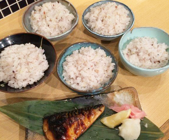 作った器でご飯を食べよう！～飯盒炊飯～