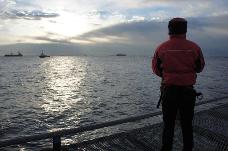 真冬の極寒魚釣り！釣れるまで帰れまセン！？
